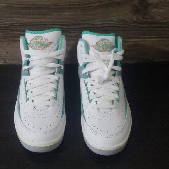 New Nike Air Jordan 2 Retro White Mid Top Womens Sneakers Size 7 Crystal Mint - Picture 3 of 9